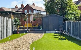 5-Bed Family & Group Stay Near Cricket Ground
